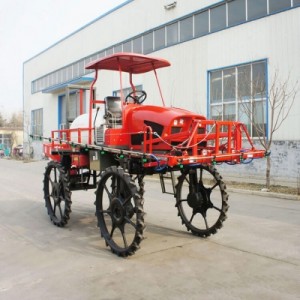 Self-propelled amphibious farm sprayer