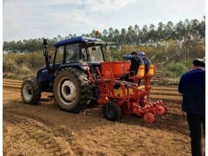 Vegetable Transplanter For Cassava Seed Planting