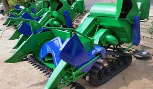 Crawler Type Mini Harvester, Mini Combine Harvester, Wheat Rice Harvester
