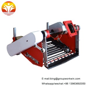 Hold the potato harvester by hand